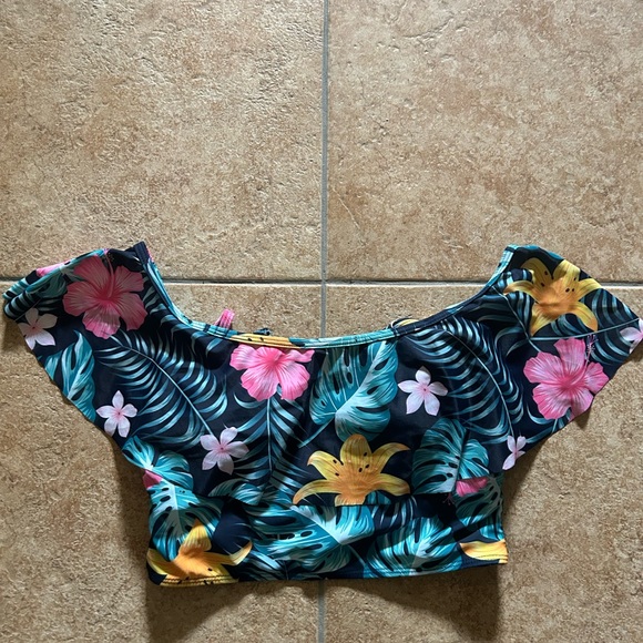 Two piece bathing suit. - Picture 3 of 3